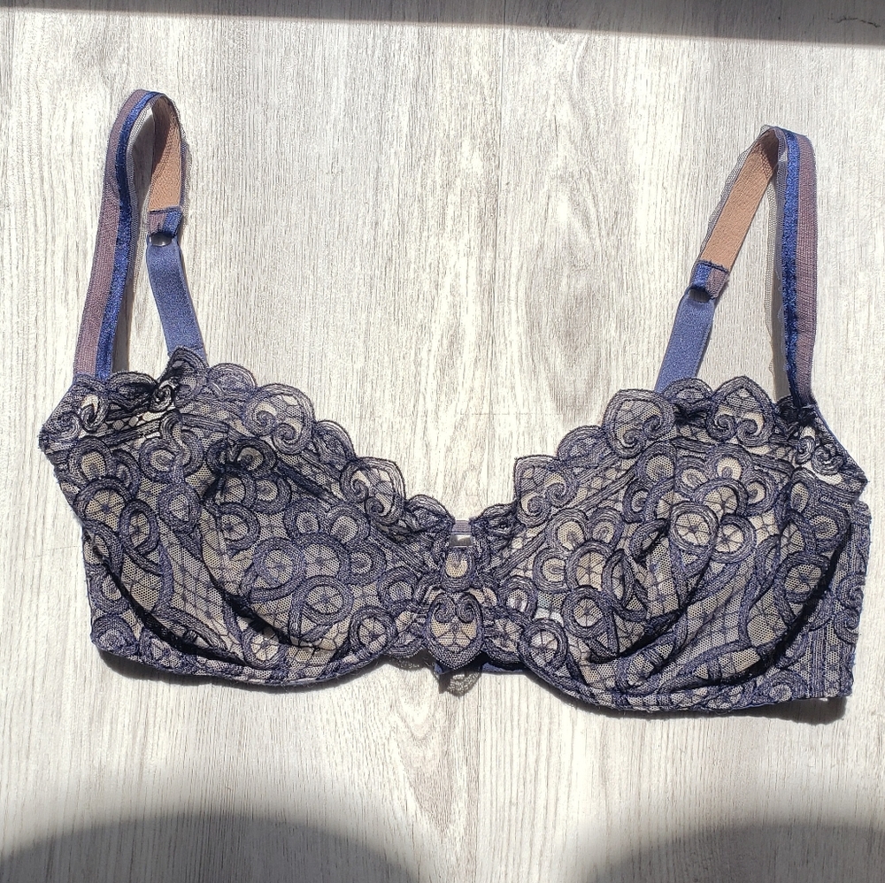 LIKE NEW 32E French Mesh Balconette Bra